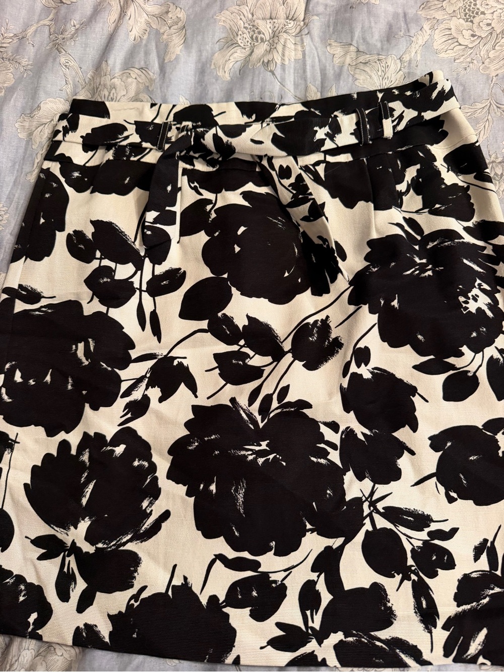ANTONIO MELANI Black & Cream Floral Tie-Waist Mini Skirt